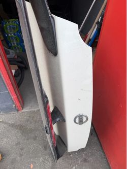 Nissan gtr trunk