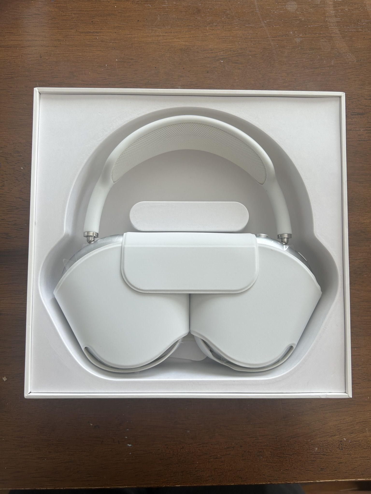 *BRAND NEW* White airpod maxes 