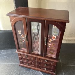 Lovely Vintage Jewelry Box 