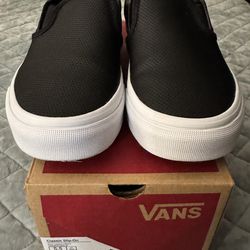 Vans Classic Slip On Leather (Men’s 5.5 Women’s 7)