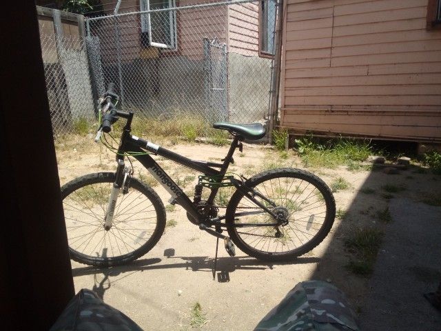 Mountain Bike (Mongoose)