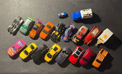 Lot Of 19 Vintage Cars Hot Wheels/Matchbox/Maisto
