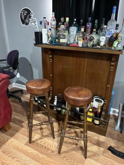 Bar and 2 Stools