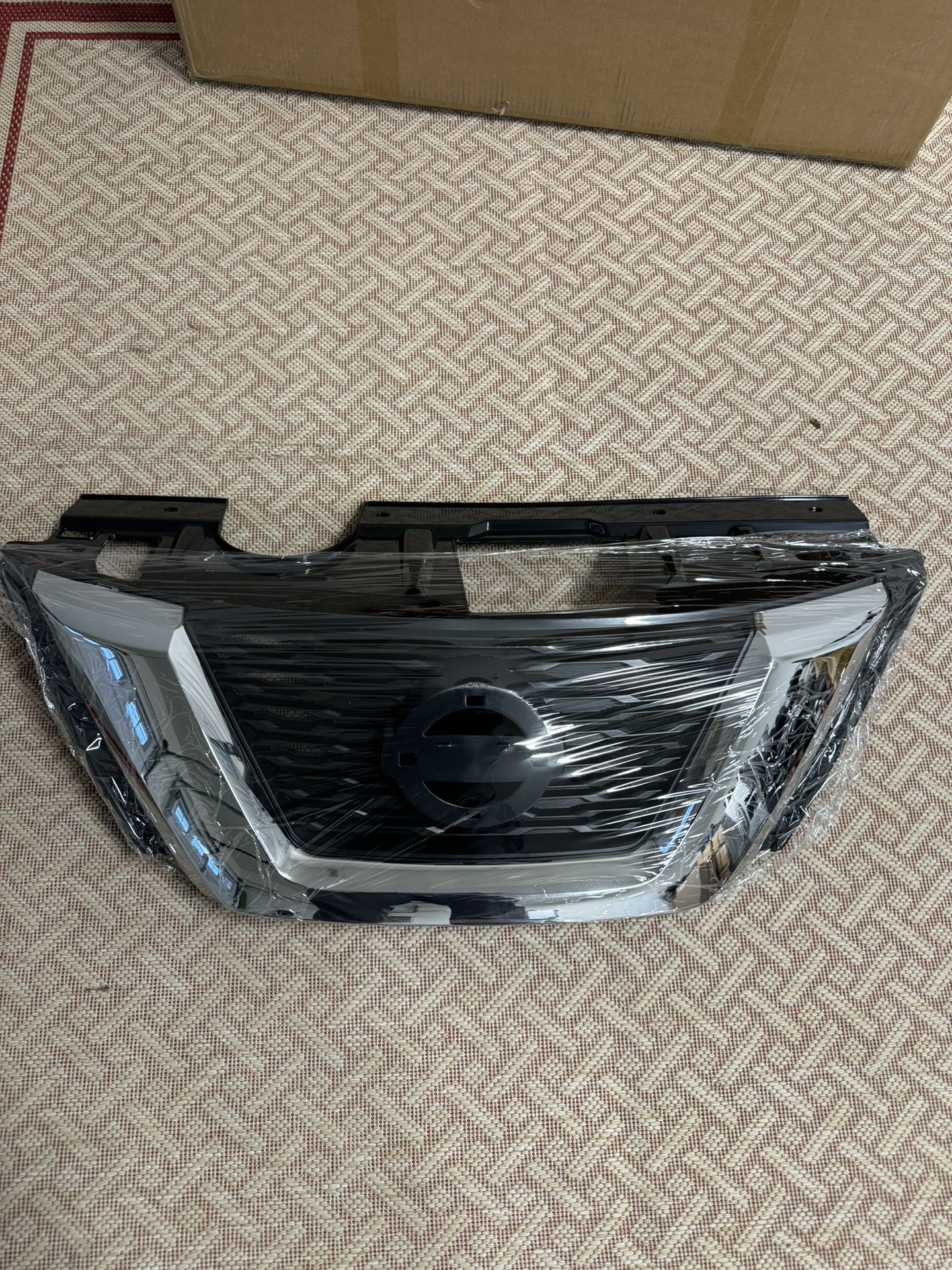 Nissan rogue 2017-2022 front grille