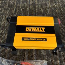 DEWALT DXAEPI1000 1000-Watt Portable Power Inverter