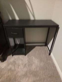 Free small computer table