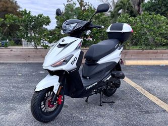 WHITE 50CC MOPED 4 SALE 