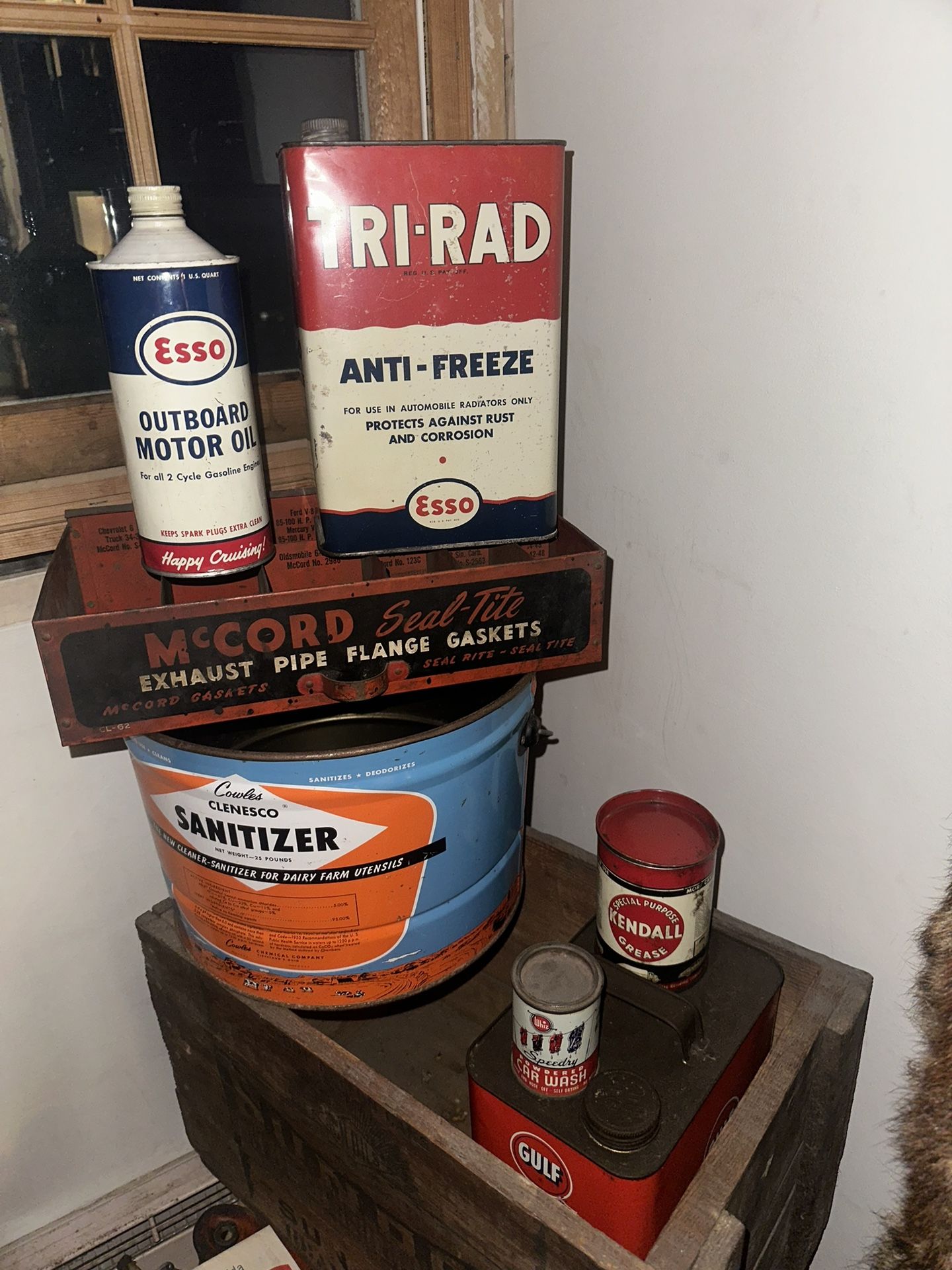 Sunoco Sun Oil Company Wood Crate Oil Cans