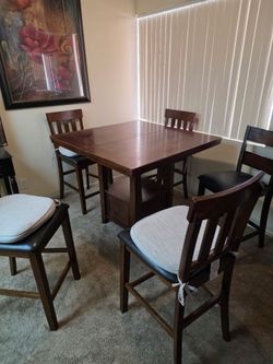 Dining table with 6 chairs and leaf