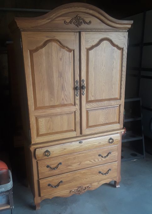 Cochrane Brand Oak Armoire Reduced For Sale In Isanti Mn Offerup