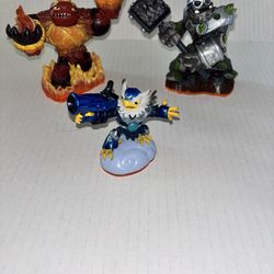 3 Skylanders figures