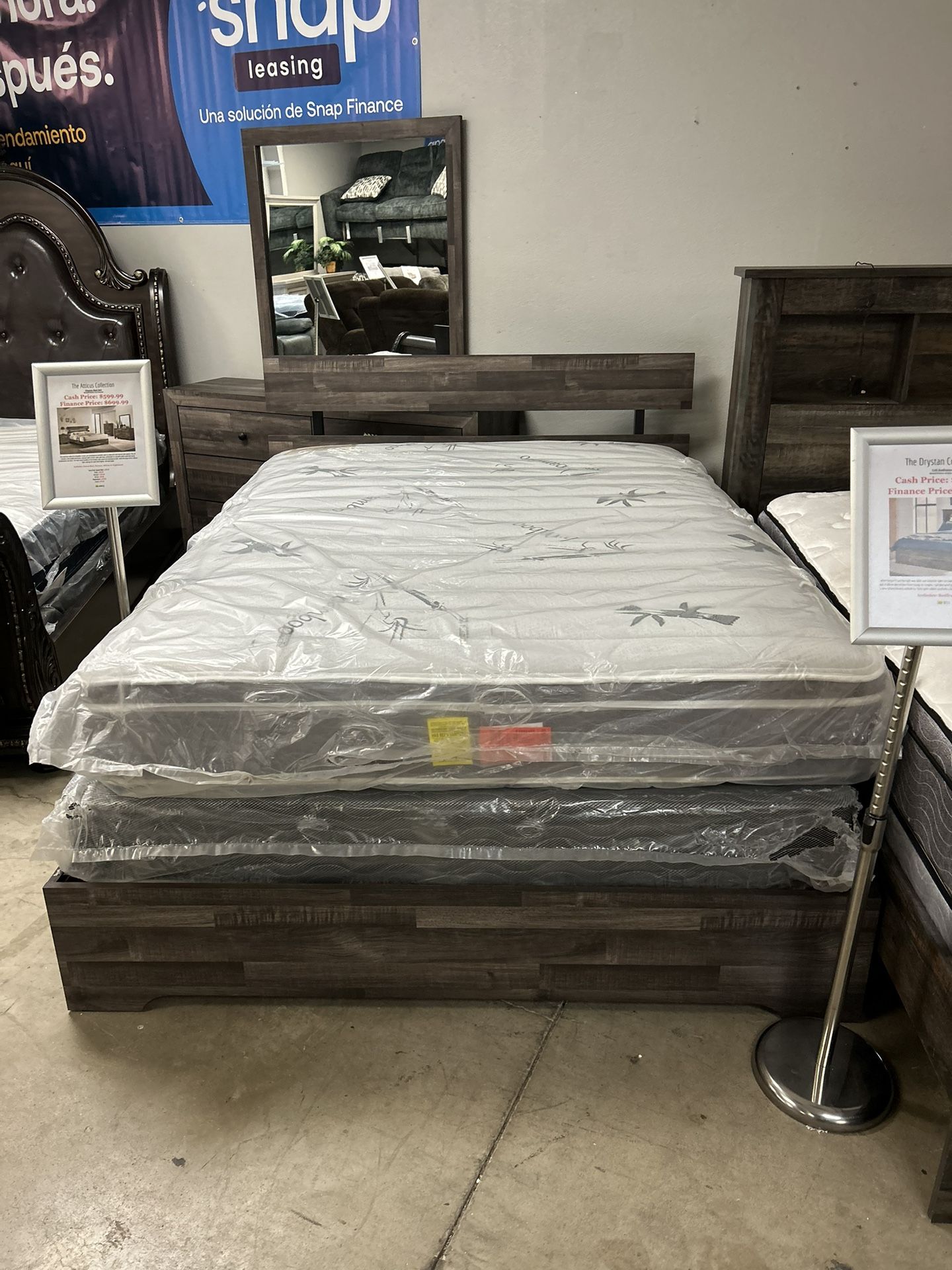 Queen 4pcs Bedroom Set Bedframe Dresser Mirror Nightstand 