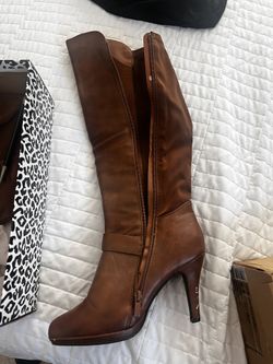 Women’s 8.5 Zip Up Boot