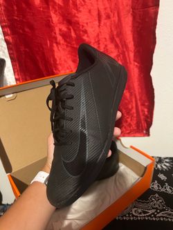 Nike soccer indoor cleats in black