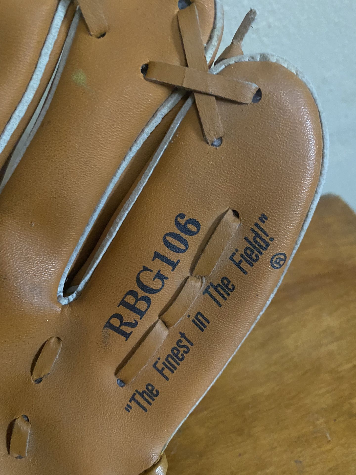 Rawlings Cal Ripken Jr. YOUTH 10" Baseball Glove Mitt Right Hand Thrower RBG106