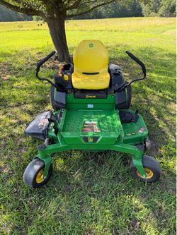 John Deere Z325e zero turn lawn mower
