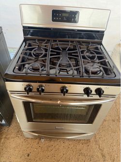 Frigidaire Gas Stove Everything works great delivery available