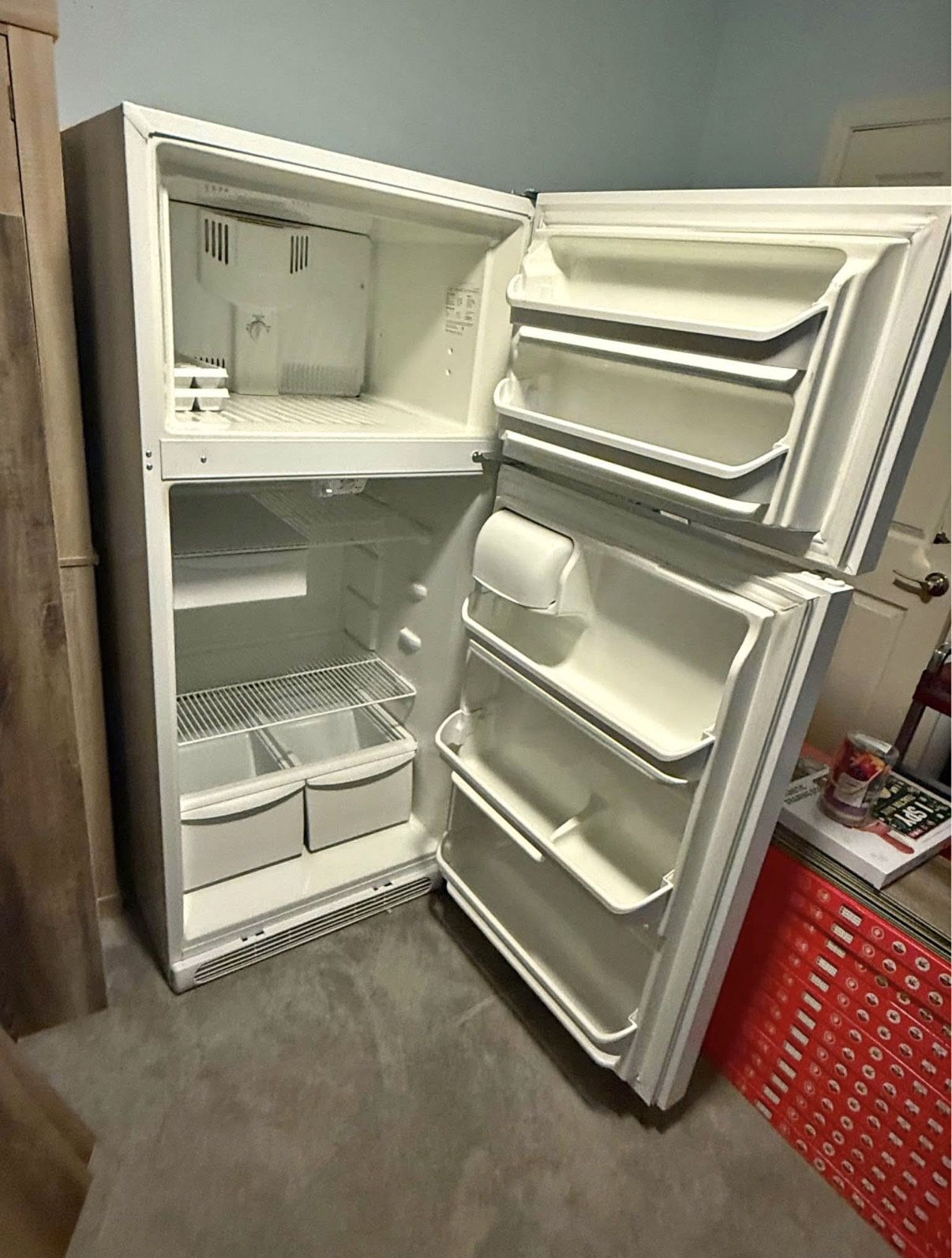 Frigidaire Refrigerator - like new!