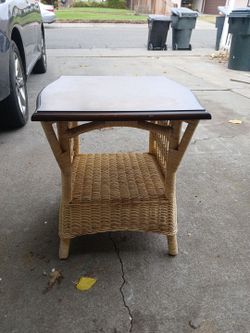Wicker Resin 2-Tier End Table with Wood Top