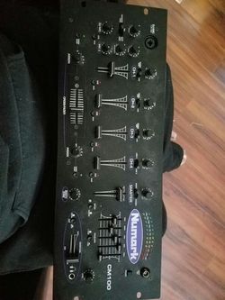 Numark cm100 mixer