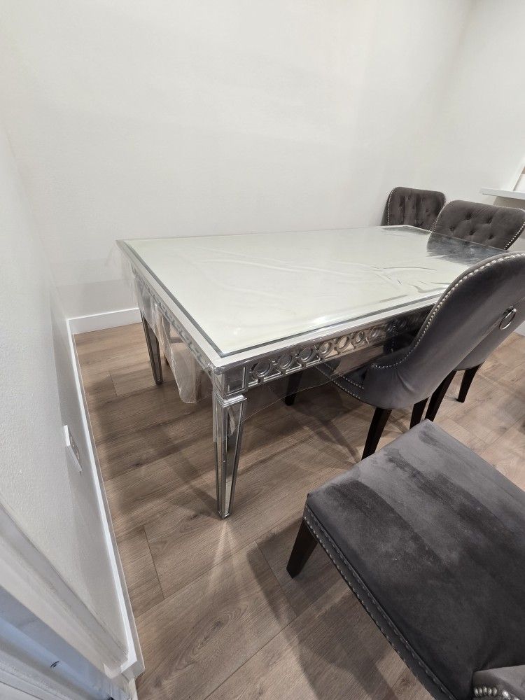 Z Gallary Sophie Mirrored Dining Table with 5 chairs and bench