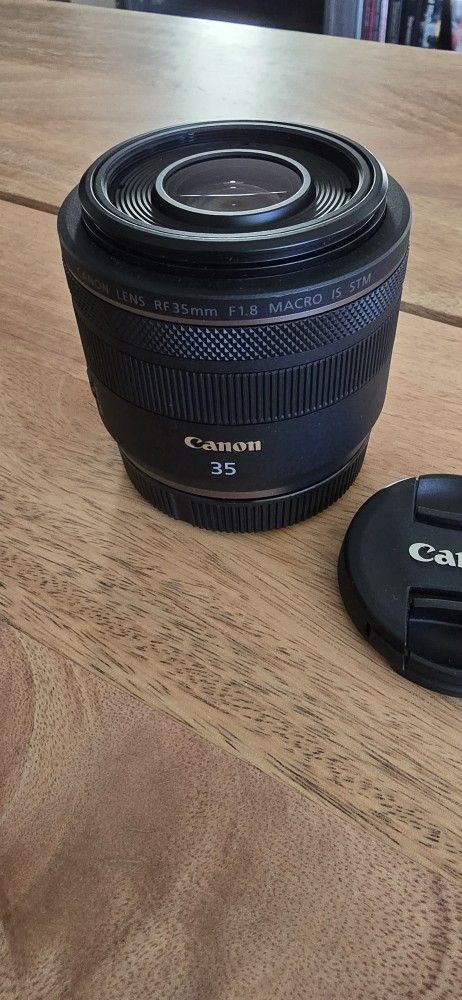 Canon Lens RF 35mm F1.8 Macro IS STM