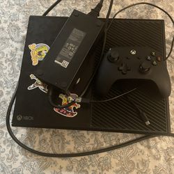 Xbox One (Good Condition) With Controller