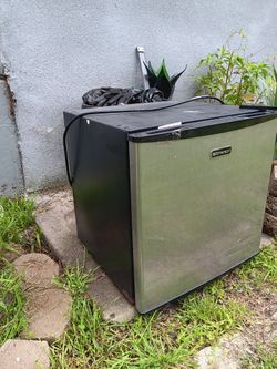 Emerson mini refrigerator