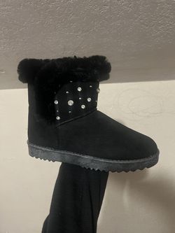 New Ladies Boots  8.5 $30. 