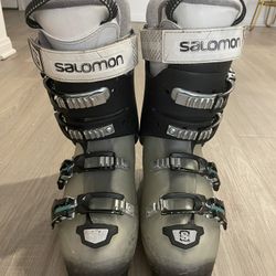 Ski boots 