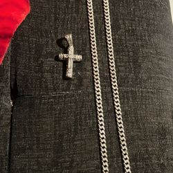 silver chain and pendent 