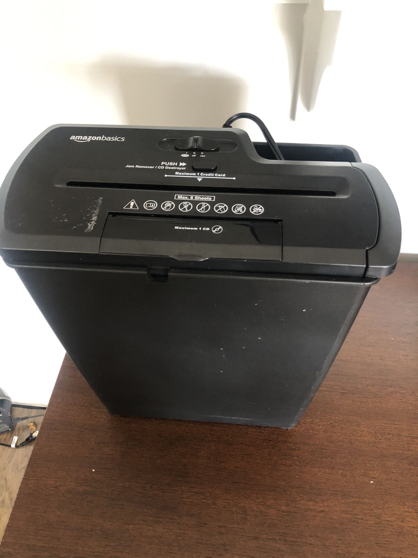 Amazon basics paper shredder