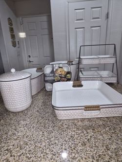 Better homes and garden party ware