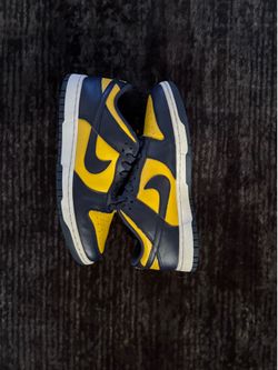 Nike dunk lows michigain colorway size 9.5M
