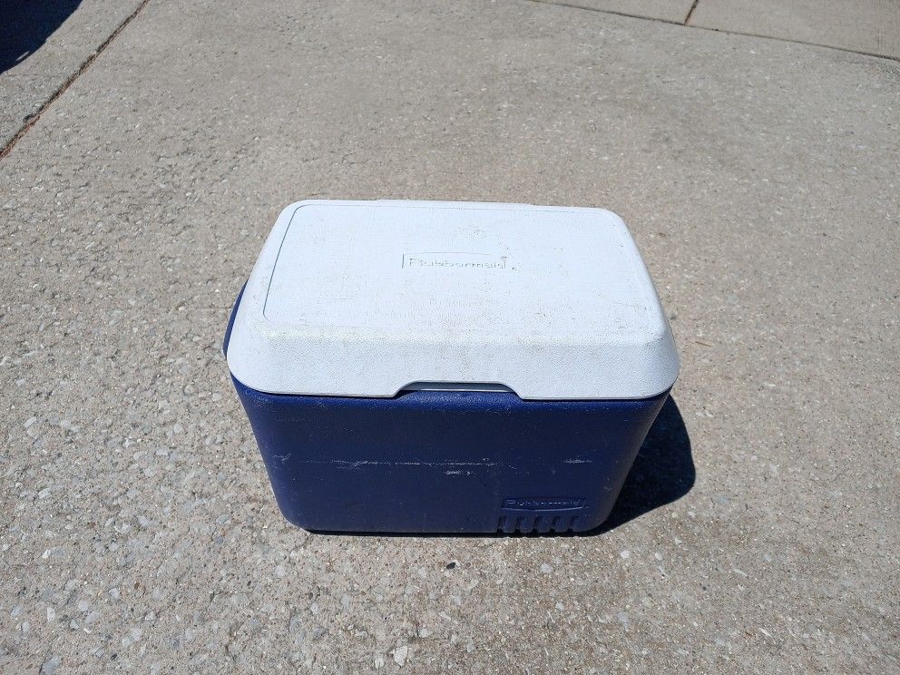 Rubbermaid Ice Chest Cooler