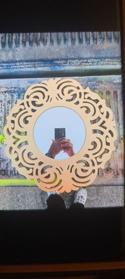 GOLD WALL MIRROR  ( NICE ! )