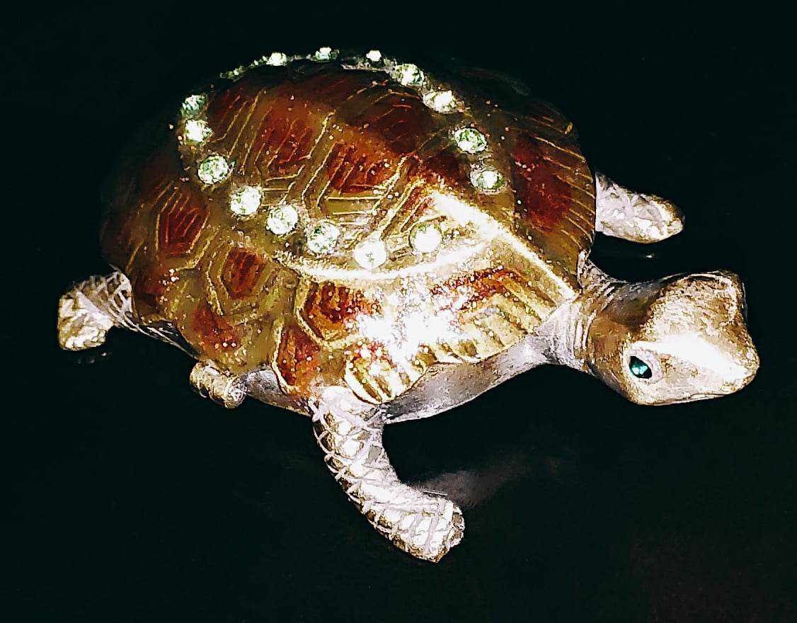 VINTAGE ENAMELED CRYSTAL EMBELLISHED TURTLE TRINKET KEEPSAKE JEWELRY BOX CASKET COLLECTABLE