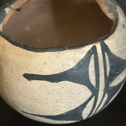 NATIVE AMERICAN SMALL POTTERY BASKET 