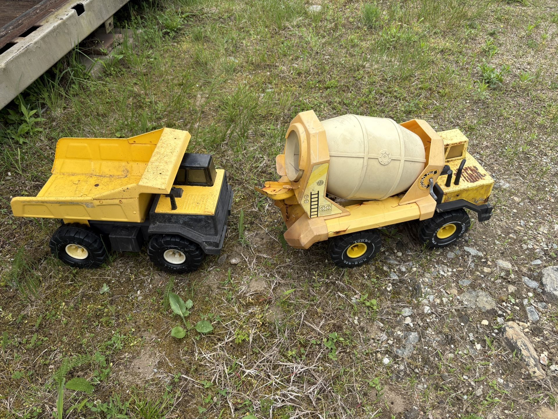 Vintage Metal Tonka Cement Mixer And Dump Truck