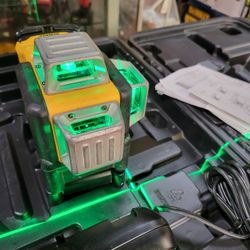 DEWALT 12V 360 LASER LEVEL KIT BATTERY AND CHARGER  THE BASE IS BROKEN WORKS PERFECTLY 