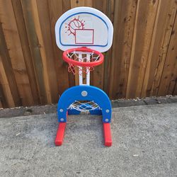 Adjustable basketball/soccer goal
