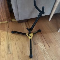 Folding saxophone holder