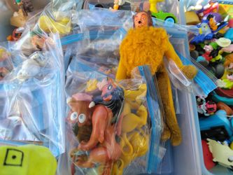 Yard sale Hollywood on  North 16 th Ave and Shenandoah Street next to South Broward high School