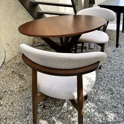 Round table & 2 chairs