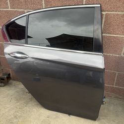 PASSENGER REAR DOOR 2017 HONDA ACCORD (DARK GRAY).