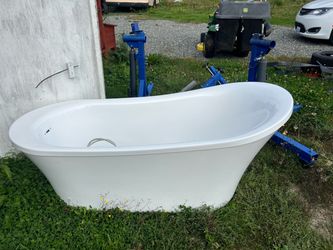 Modern White Freestanding Soaking Bathtub – Reversible Left/Right Drain