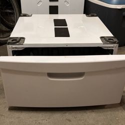 Kenmore washer and dryer Pedestal with Storage Drawers