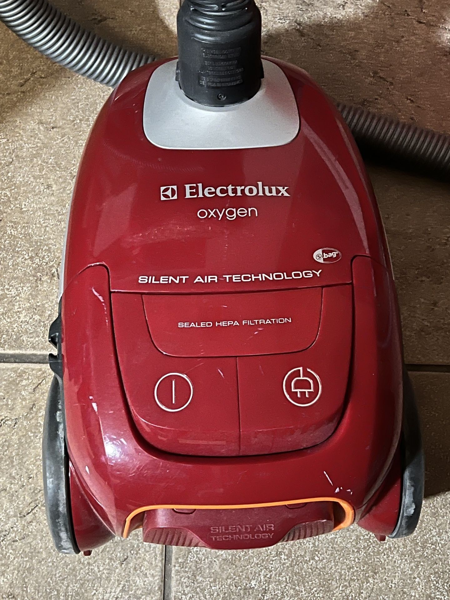 Electrolux Oxygen Ultra Vacuum Cleaner EL7062 Type Canister Red