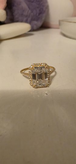 18k Gold Moissanite Ring