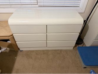 Bedroom furniture set